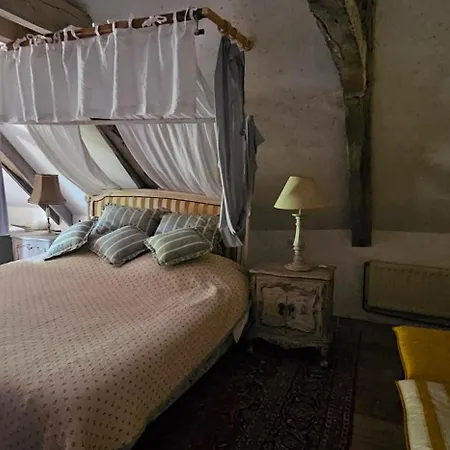 Le Moulin A Huile Vailhourles