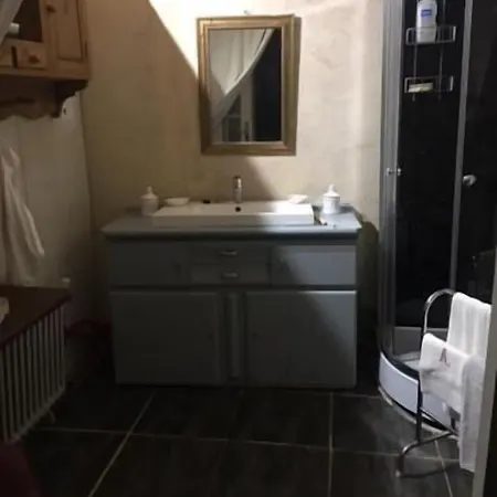 Oda ve Kahvaltı Le Moulin A Huile 3*