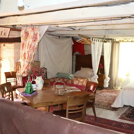 Le Moulin A Huile Oda ve Kahvaltı Vailhourles