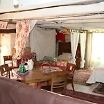 Le Moulin A Huile فندق مبيت وإفطار Vailhourles