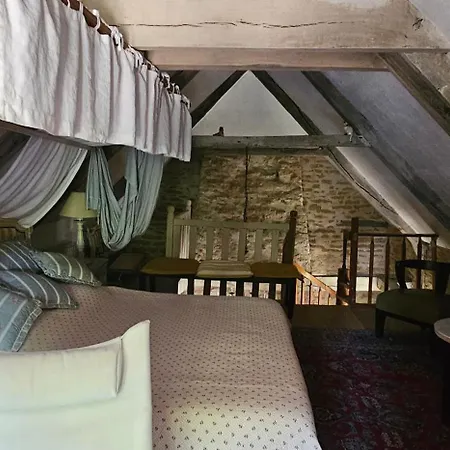 Le Moulin A Huile לינה וארוחת בוקר 3*