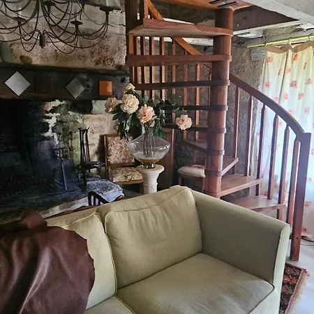 Le Moulin A Huile فندق مبيت وإفطار Vailhourles