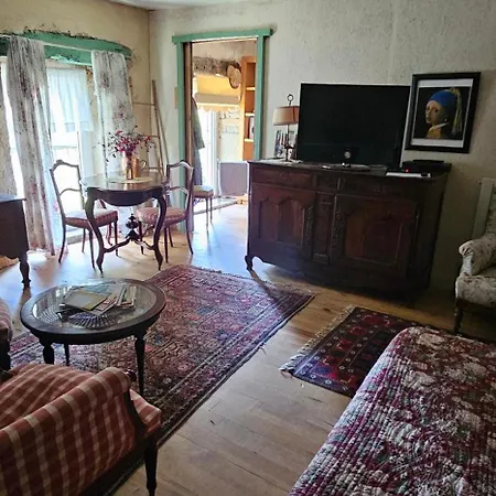 Le Moulin A Huile Bed and breakfast Vailhourles