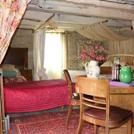 Le Moulin A Huile Bed and breakfast Vailhourles