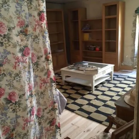 Le Moulin A Huile Frühstückspension Vailhourles