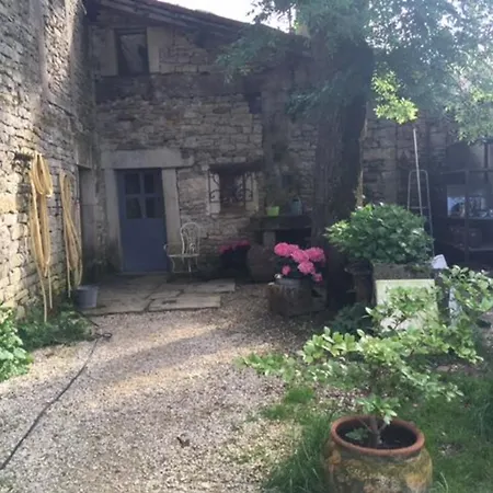 Le Moulin A Huile فندق مبيت وإفطار Vailhourles