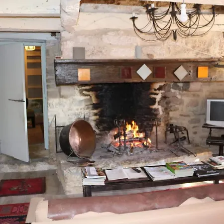 Le Moulin A Huile Bed & Breakfast Vailhourles