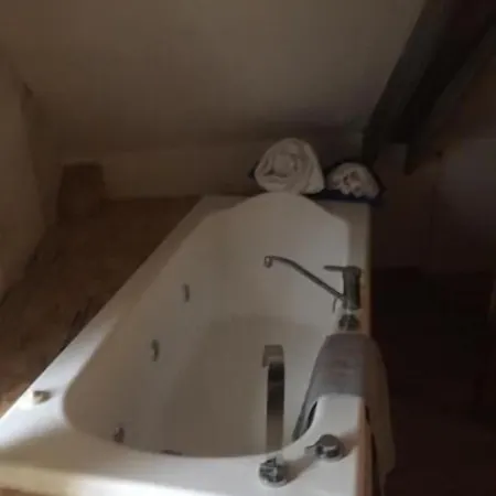 Le Moulin A Huile Bed and breakfast