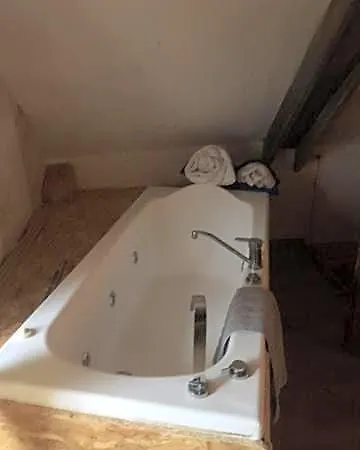 Alojamento de Acomodação e Pequeno-almoço Le Moulin à Huile Vailhourles