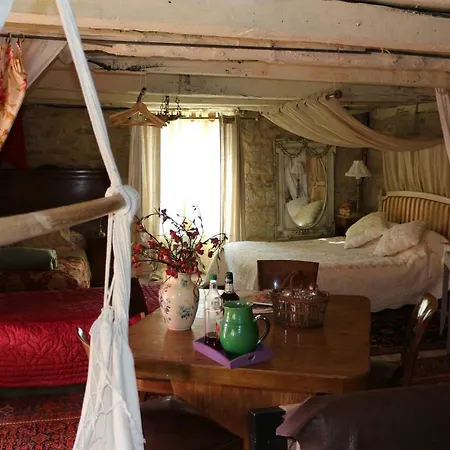 Le Moulin A Huile Vailhourles