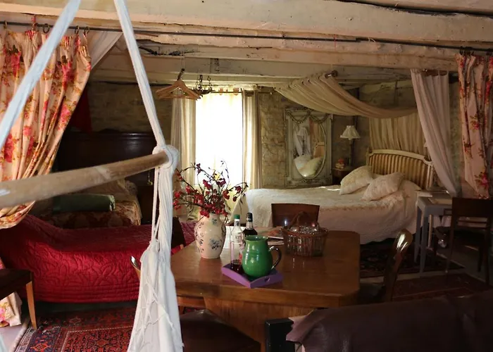 Le Moulin A Huile Bed & Breakfast Vailhourles