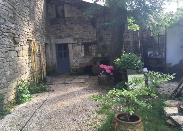 Le Moulin A Huile Bed & Breakfast Vailhourles