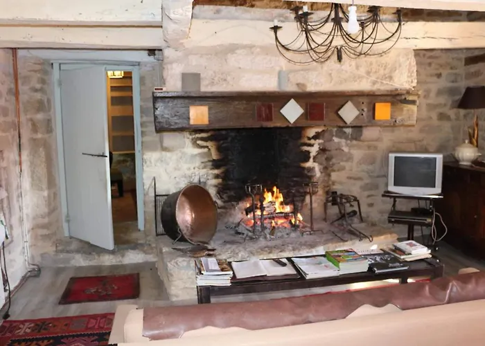 Le Moulin A Huile Bed & Breakfast Vailhourles
