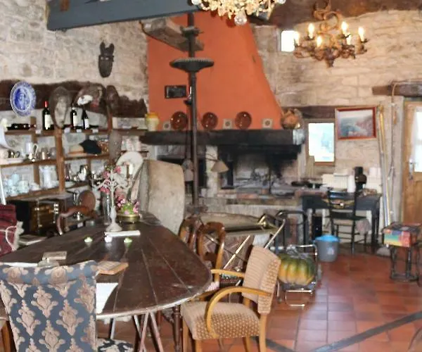 Le Moulin A Huile Bed & Breakfast Vailhourles